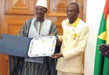 Coopération Burkina-Mali : le Premier ministre Kyélem de Tambela élevé au rang d’officier de l’Ordre national du Mali
