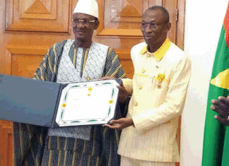 Coopération Burkina-Mali : le Premier ministre Kyélem de Tambela élevé au rang d’officier de l’Ordre national du Mali