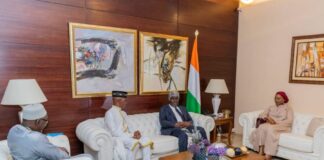 Le premier ministre ivoirien soutient la campagne carton rouge aux VBG