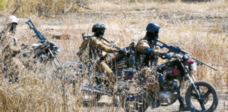 Burkina : des milliers de terroristes lancent des assauts simultanés, les Forces combattantes réagissent avec efficacité