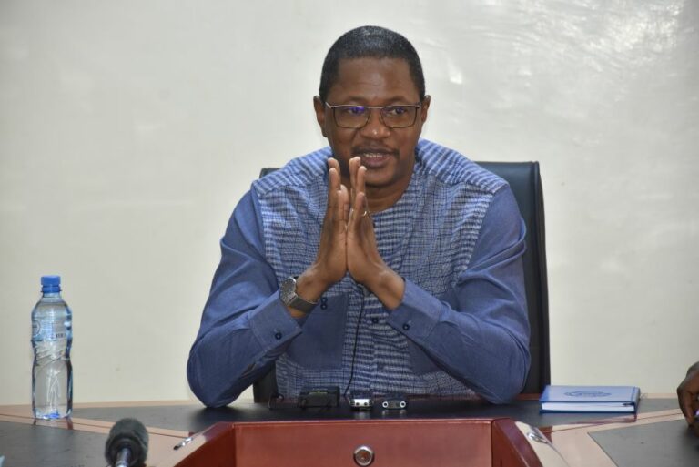 Le ministre en charge des Affaires étrangères, Karamoko Jean Marie Traoré en visite à Sidwaya