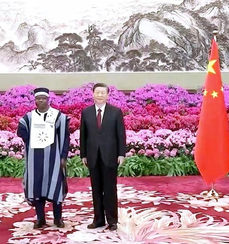 Coopération : L’ambassadeur du Burkina Faso en République Populaire de Chine remet ses lettres de créances au président XI Jinping