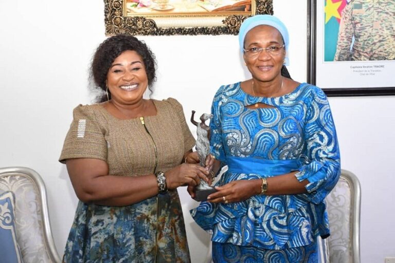 Vie associative : la ministre Nandy Somé/Diallo félicite l&rsquo;ASFUD et sa présidente Claire Ouedraogo Rouamba