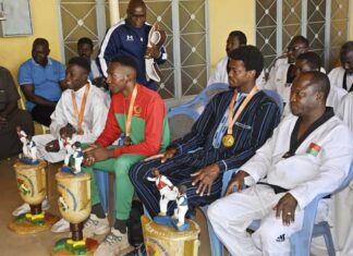 Jeux Olympique de Paris : Deux Taekwondo-ins burkinabé reçus par sa majesté Mogho Naaba Baongo