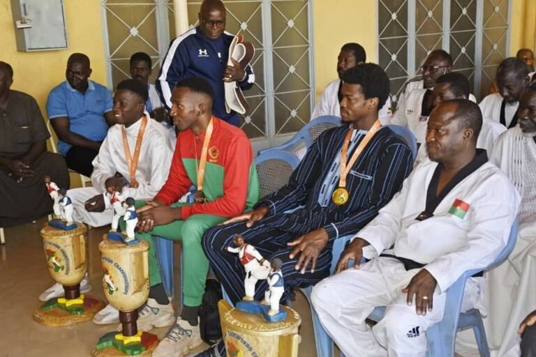 Jeux Olympique de Paris : Deux Taekwondo-ins burkinabé  reçus par sa majesté Mogho Naaba Baongo