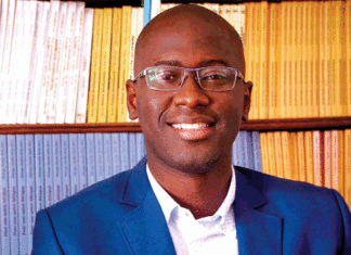 Ndongo Samba Sylla, économiste sénégalais : « Tant qu’un pays est sous domination extérieure, la démocratie ne peut être qu’une coquille vide »