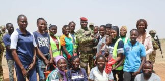 Production agricole : le Chef de l’Etat félicite les étudiants en formation sur un projet incubateur à Bagré