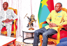 Audiences à la Primature: le Premier ministre reçoit l’ASCE-LC et le comité d’organisation du Kũuri d’or