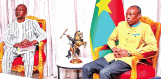 Audiences à la Primature: le Premier ministre reçoit l’ASCE-LC et le comité d’organisation du Kũuri d’or