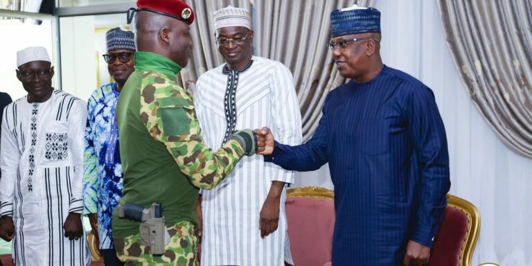Audience : Le Président de la Transition, Chef de l’Etat, le Capitaine Ibrahim TRAORE a reçu le Conseil d’administration du Conseil burkinabè des chargeurs (CBC)