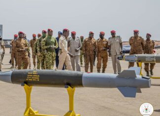 Reconquête du territoire : le Chef de l’Etat remet des vecteurs aériens aux forces armées nationales