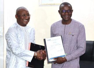 Burkina: Le ministre en charge des Mines signe un protocole d’accords avec 11 sociétés minières