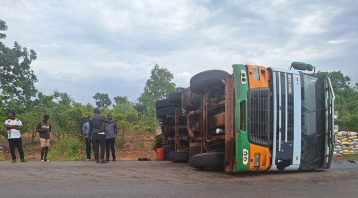 Tronçon Pa-Bobo-Dioulasso : Cinq camions de transports achèvent leur course sur le bas-côté de la route