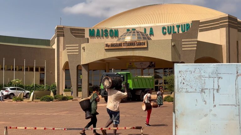 21e édition SNC Bobo 2024 : à quelques heures de l’ouverture officielle la maison de la Culture est au rythme des derniers réglages