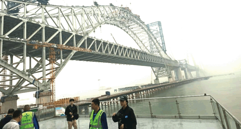 Construction du pont Changtai de Yangtsé : compétences, technologies et normes chinoises valorisées