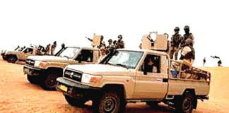 L’armée burkinabè pulvérise des pick-up chargés de carburant et de munitions