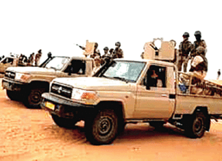 L’armée burkinabè pulvérise des pick-up chargés de carburant et de munitions