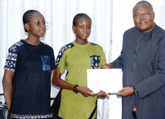 Fonds de soutien patriotique: des collégiennes reversent leur recette de mars