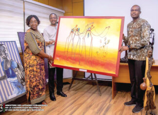Décoration des édifices publics : 70 œuvres d’arts remis aux missions diplomatiques