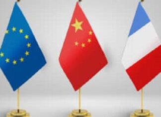 Le Président Xi Jinping tient une réunion avec les dirigeants Chine-France-Union européenne