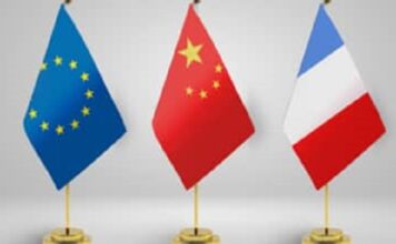 Le Président Xi Jinping tient une réunion avec les dirigeants Chine-France-Union européenne
