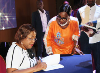 Euphrasie Yao dédicace un ouvrage impactant sur « Comment naissent les étoiles »