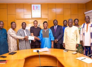 Contribution à l’effort de paix : la communauté burkinabè à Abuja mobilise plus de 3 millions de francs cfa