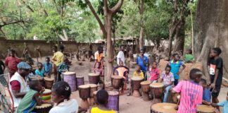 SNC2024 : Mamadou Coulibaly Besmert l’artiste musicien burkinabé qui entend faire « l’éducation par la culture »