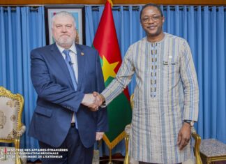 Burkina: Le nouvel ambassadeur de la Fédération de Russie avec résidence à Ouagadougou, remet les copies figurées de ses lettres de créance au chef de la diplomatie