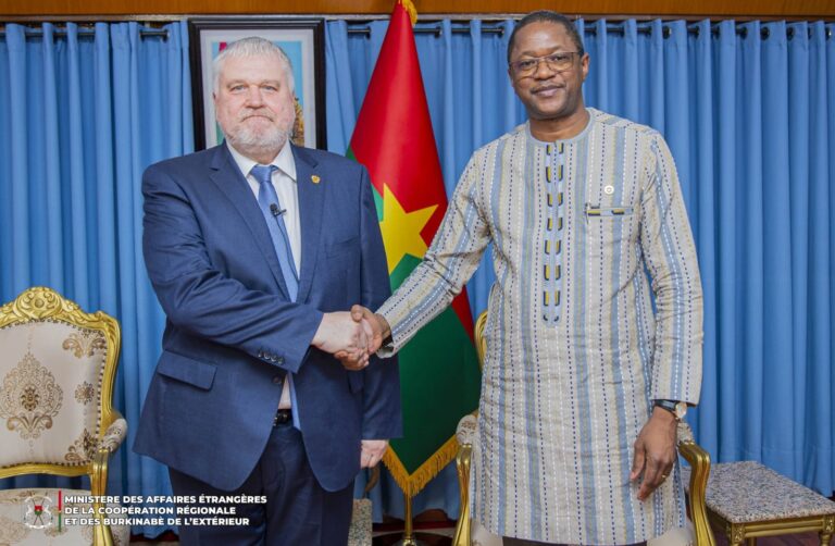 Burkina: Le nouvel ambassadeur de la Fédération de Russie avec résidence à Ouagadougou, remet les copies figurées de ses lettres de créance au chef de la diplomatie