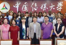 Conférences sur le développement de la Chine : des« ambassadeurs-médias » reçoivent leurs certificats