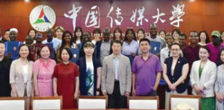 Conférences sur le développement de la Chine : des« ambassadeurs-médias » reçoivent leurs certificats