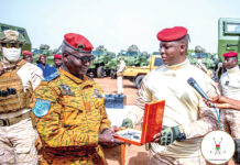 Lutte contre le terrorisme : le chef de l’Etat remet à nouveau du matériel à l’armée