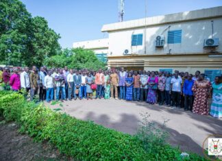 Burkina Faso : Victime d’un incident de tir, le personnel de la RTB reçoit les encouragements du président du Faso, le capitaine Ibrahim Traoré