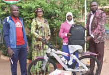 Excellence scolaire : Fatimata Dimzouré reçoit un vélo suite à son cri du cœur lancé par Kantigui