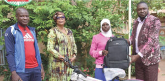 Excellence scolaire : Fatimata Dimzouré reçoit un vélo suite à son cri du cœur lancé par Kantigui