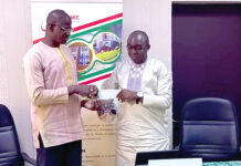 27e Galian/Prix spécial AFP-PME : le lauréat Mahamadi Sebogo reçoit son chèque