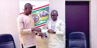 27e Galian/Prix spécial AFP-PME : le lauréat Mahamadi Sebogo reçoit son chèque