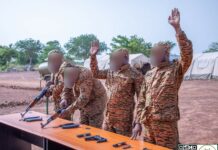Présidence du Faso : les premiers responsables en immersion militaire reçoivent leurs attestations de fin de formation
