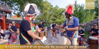 Dialogue des cultures : des rythmes de djembés dans un quartier de Beijing
