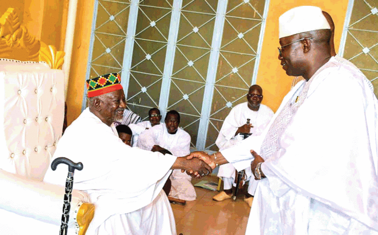 Visite officielle du CNT malien: le Moogho Naaba souhaite l’entente au sein de l’AES