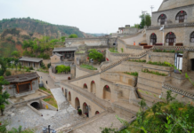 Village de Zhangjiata dans le Shanxi, une carte postale nichée dans un massif montagneux