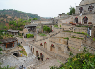 Village de Zhangjiata dans le Shanxi, une carte postale nichée dans un massif montagneux