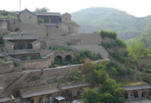 Village de Lijiashan, un îlot de tranquillité taillée dans une Falaise