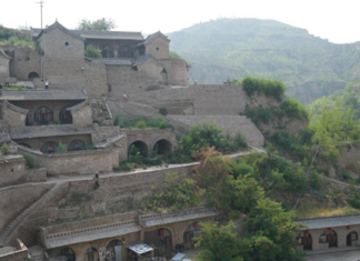 Village de Lijiashan, un îlot de tranquillité taillée dans une Falaise
