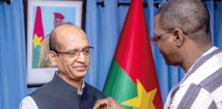 Coopération Burkina-Inde: l’ambassadeur Bhaskar Bhatt élevé au rang d’officier de l’Ordre de l’Etalon