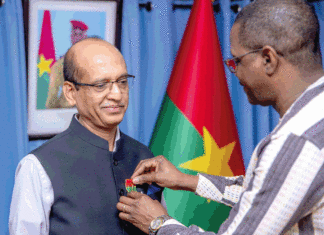 Coopération Burkina-Inde: l’ambassadeur Bhaskar Bhatt élevé au rang d’officier de l’Ordre de l’Etalon