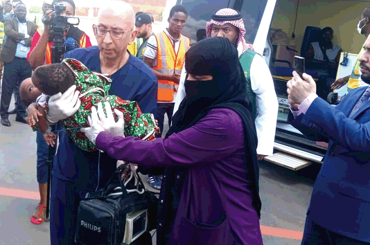 Séparation des sœurs siamoises : Kadidiata et Awa Dianda en partance pour Riyad