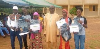 Education : l’église évangélique Baptiste de Wayalghin prie pour ses meilleurs élèves