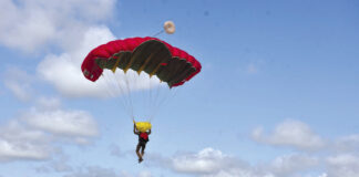 Formation des parachutistes commandos : une matinée dans les airs avec les apprentis-chuteurs du CITAP